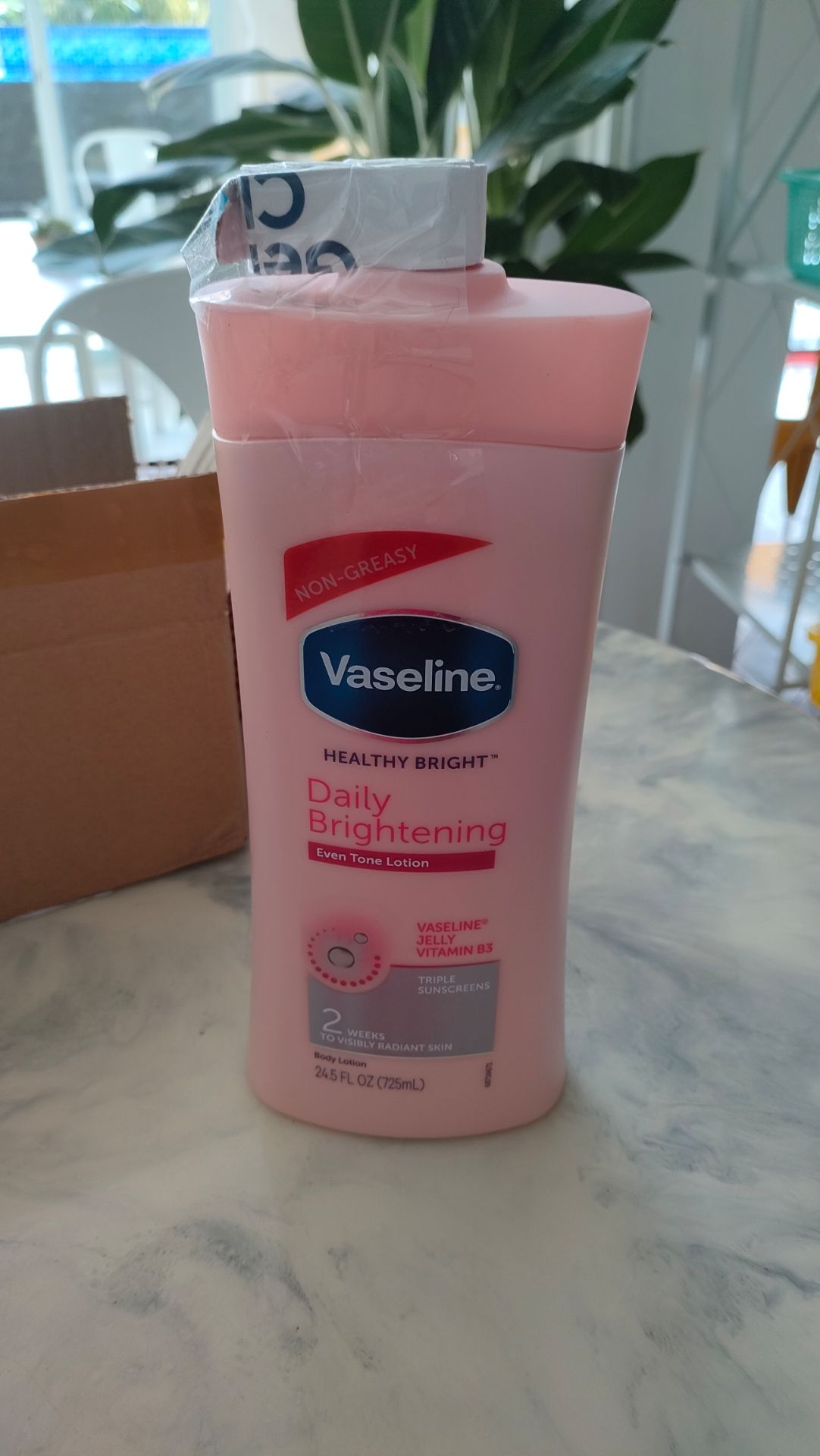 Sữa dưỡng thể trắng da Vaseline Healthy Bright
